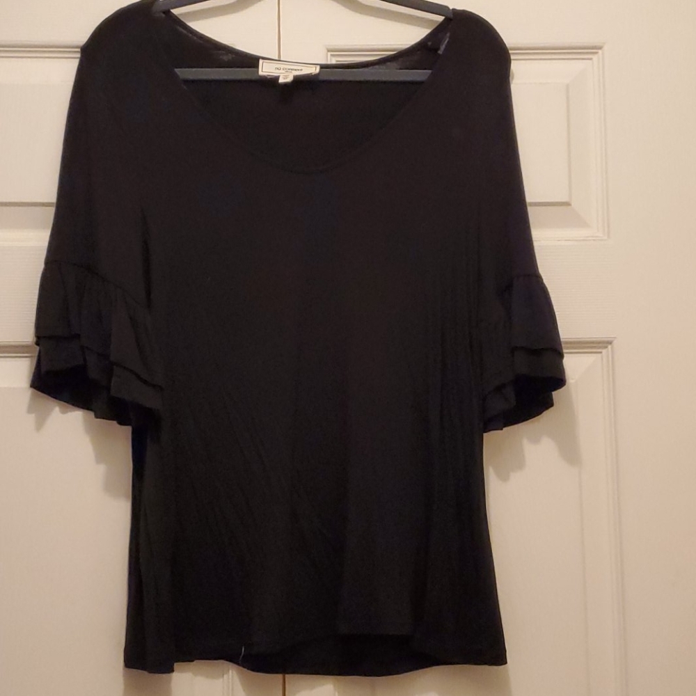 CUTE Black No Comment Top w/Ruffle half sleeves